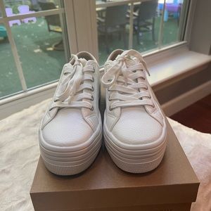 Steve Madden 90s inspired Platform Bobbi sneaker